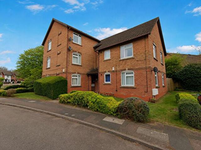 1 Bedroom Flat To Rent In Kingsmead, Northampton, NN2