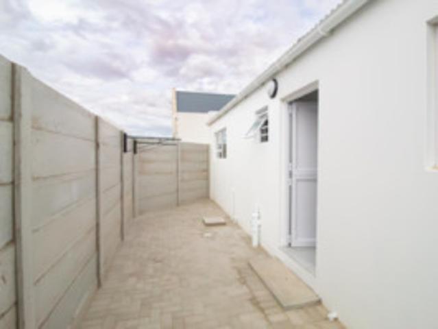 1 Bedroom Flat to Rent in Laaiplek Velddrif