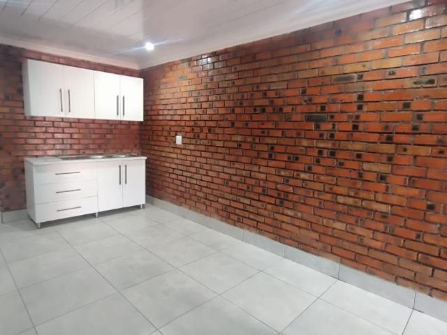 1 Bedroom flat to rent in Langenhovenpark, Bloemfontein