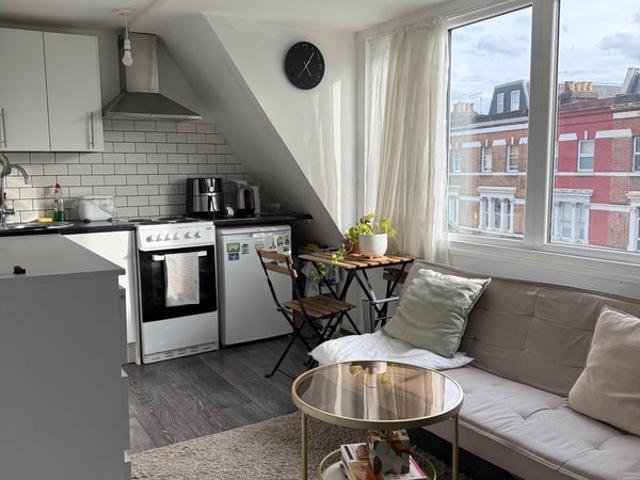 1 bedroom flat to rent in Putney