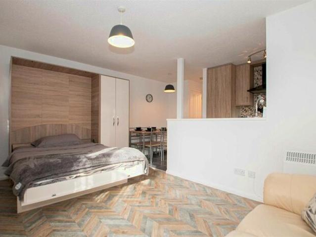 1 Bedroom Flat To Rent In Pomander Crescent, Walnut Tree, MK7