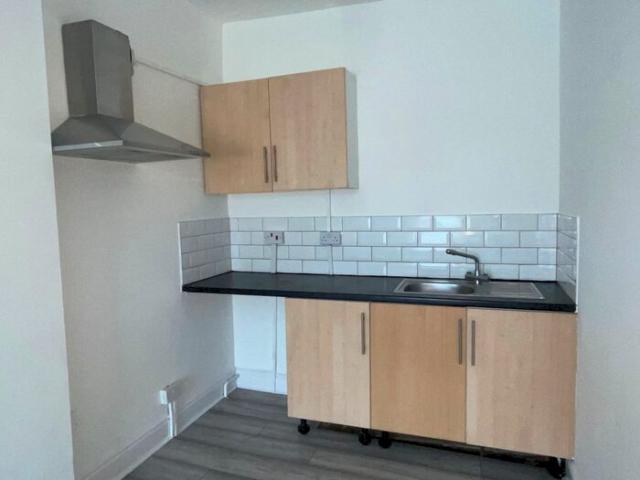 1 Bedroom Flat To Rent In Pontardawe, Swansea, SA8