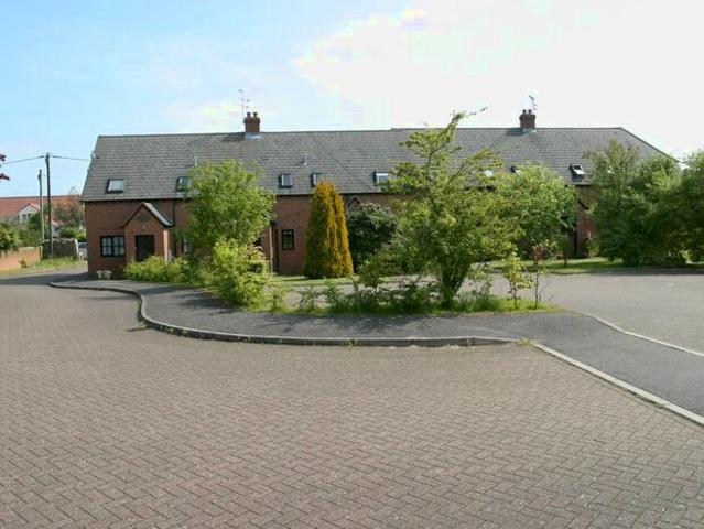 1 Bedroom Flat To Rent In Poplars Close, Stone, HP17