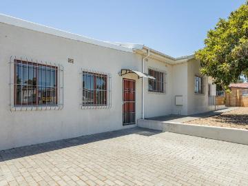 1 Bedroom flat to rent in Ravensmead, Parow