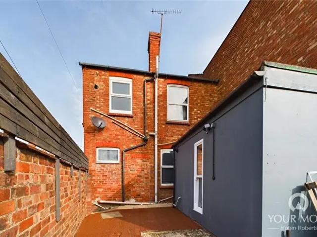 1 Bedroom Flat To Rent In Raymond Road, St James, Northampton, NN5