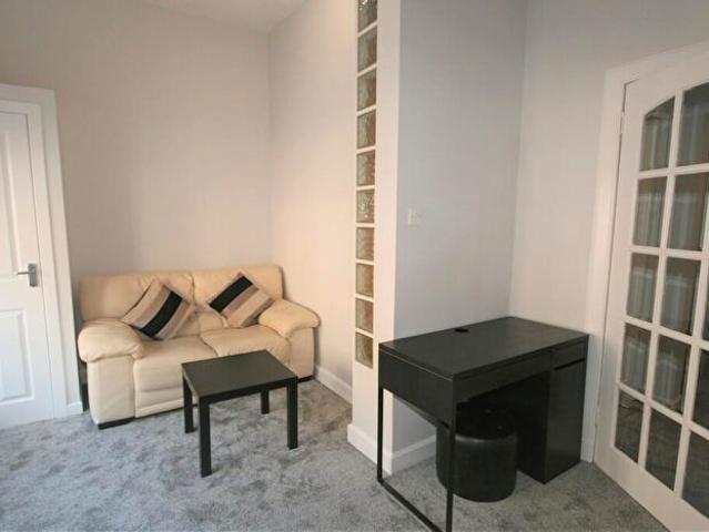 1 Bedroom Flat To Rent In Stock St, Bright Bed Furnished Apartment Available /, PA2
