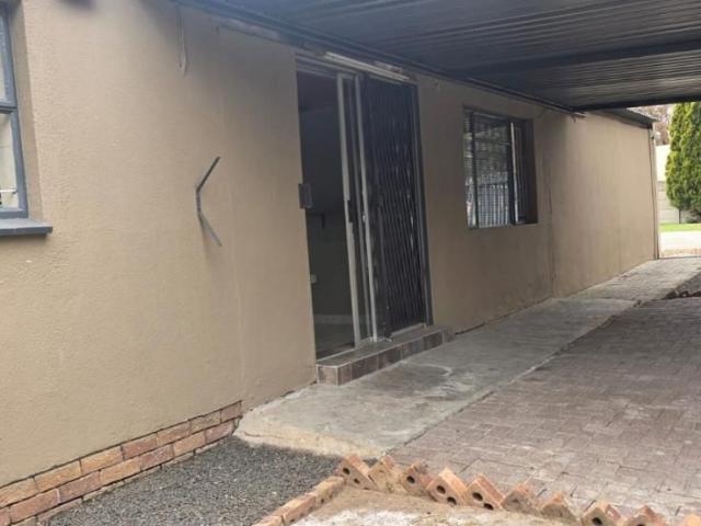 1 Bedroom flat to rent in Secunda
