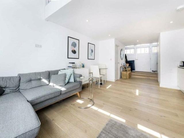 1 bedroom Flat to rent in Severn Court, 25 Clyde Square, London, Limehouse, E14