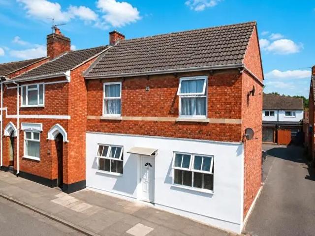 1 Bedroom Flat To Rent In Tresham Street, Kettering, Northamptonshire, NN16
