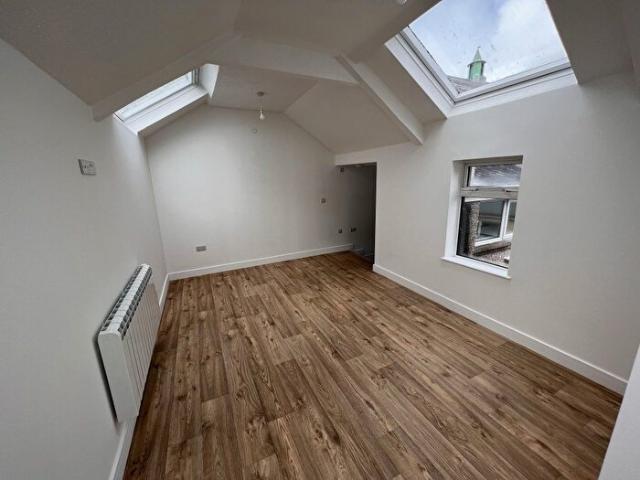 1 Bedroom Flat To Rent In Water Street, Carmarthen, Carmarthenshire, SA31