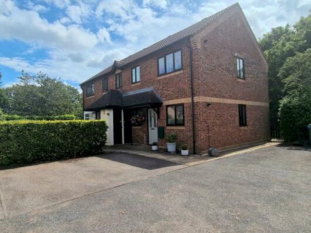 1 Bedroom Flat To Rent In Westfield, Aylesbury, HP21