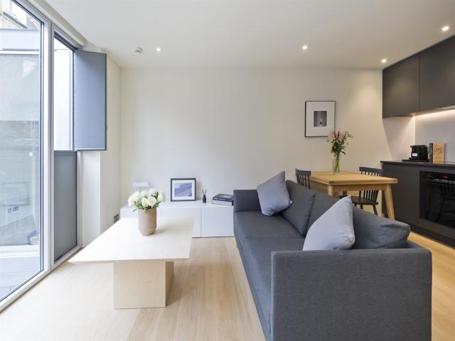1 bedroom flat to rent in white city