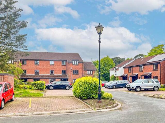 1 Bedroom Flat To Rent In William Tarver Close, Warwick, CV34