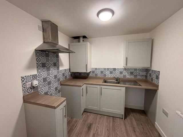 1 Bedroom Flat To Rent In Woodfield Street, Swansea, SA6