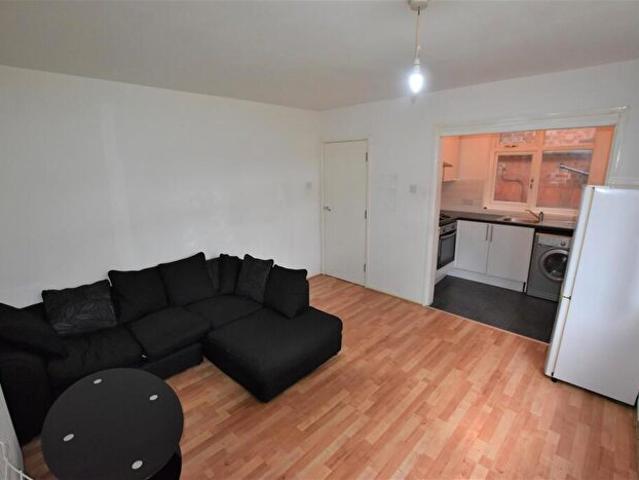 1 Bedroom Flat To Rent In Woodland Avenue, Stoneygate, Leicester, LE2