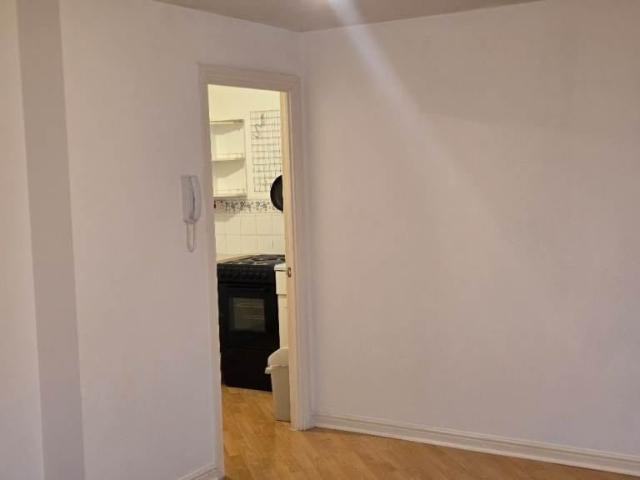 1 Bedroom Flat to Rent – Woodgate Drive – SW16