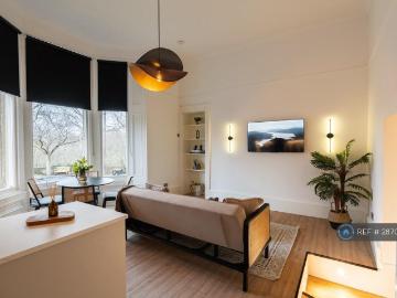 Glasgow, Glasgow and Clyde Valley - Equipped kitchen