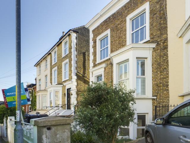 1 bedroom Flat To Rent
