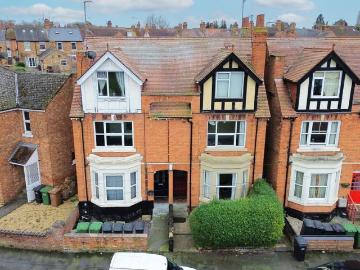 Flat for rent in Burhill - Garden, Equipped kitchen
