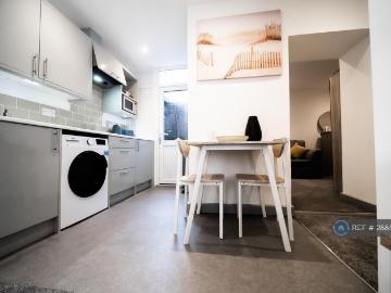 Dudley, West Midlands, Midlands - Equipped kitchen