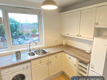 Earlsfield, London, Greater London - Garden
