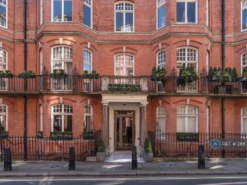 Mayfair, London, Greater London - Equipped kitchen