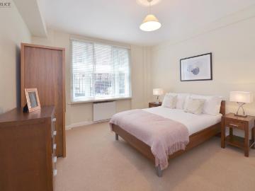 Mayfair, London, Greater London - Lift