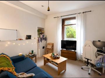 Leith, Edinburgh, Shetland - Parking, Heating