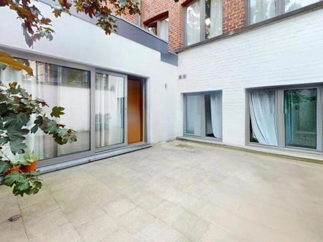 1 BEDROOM FLAT WITH INNER COURTYARD