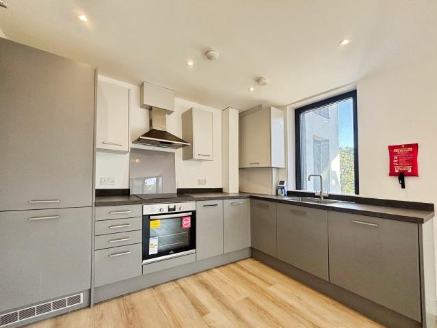 1 BEDROOM Flat / Apartment