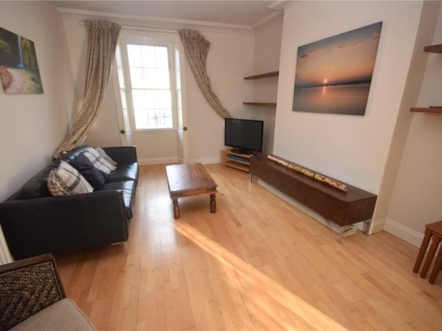 1 Bedroom Flat / Apartment