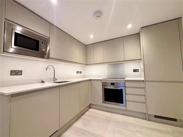1 BEDROOM Flat / Apartment