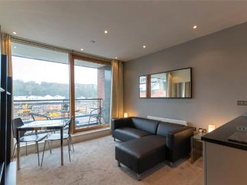 1 Bedroom Flat / Apartment