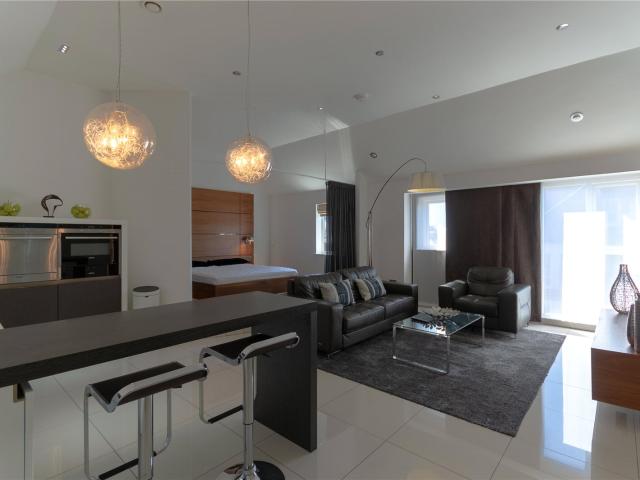 1 Bedroom Flat / Apartment