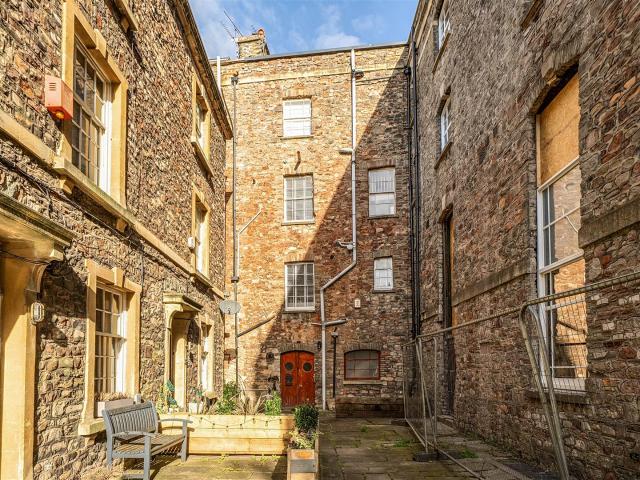 1 Bedroom Flat / Apartment | Bristol, BS8 4JD