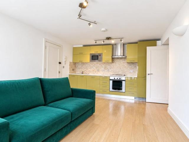 1 Bedroom Flat, Enfield, Church Street, EN2 6BE