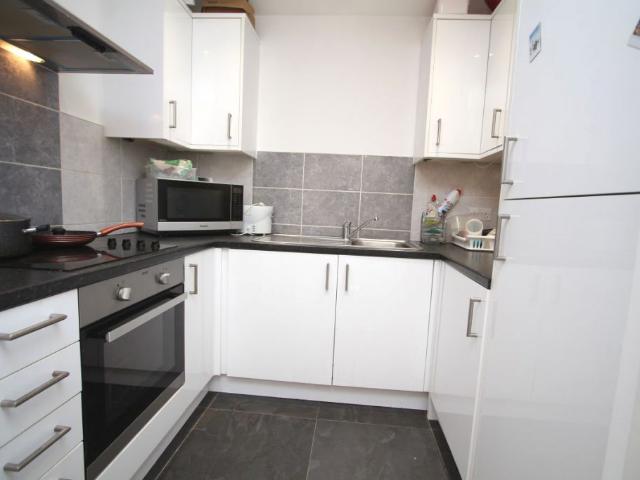 1 Bedroom Flat – Epsom High Street, KT19