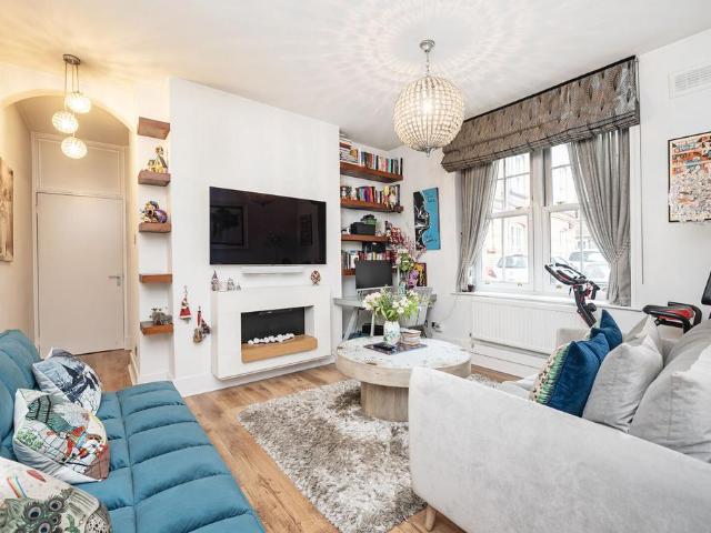 1 bedroom flat for sale