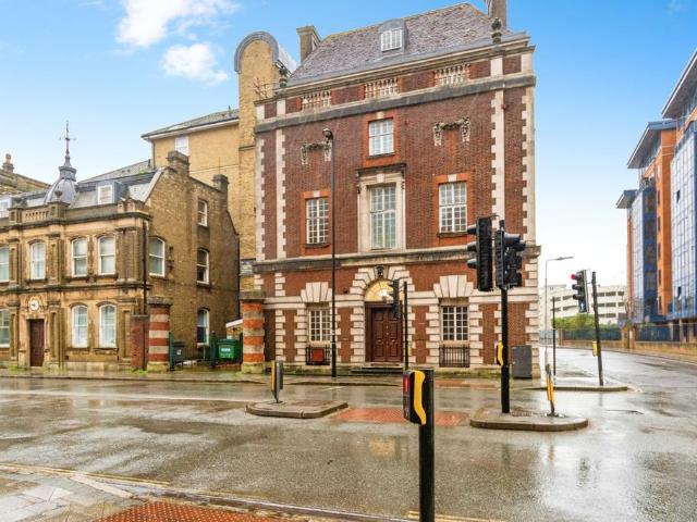 1 bedroom flat for sale