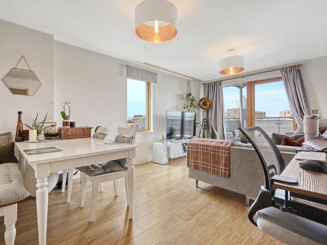 1 bedroom flat for sale