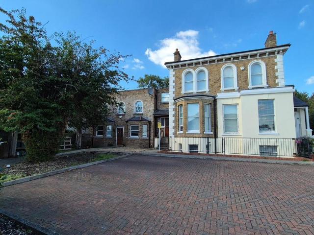 1 bedroom ground flat for sale