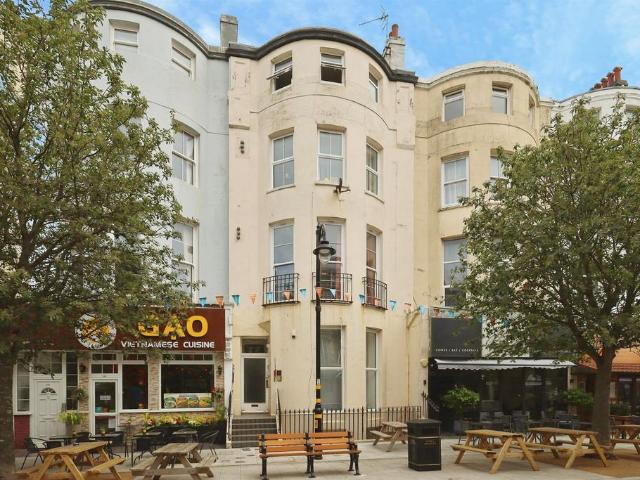 1 bedroom flat for sale