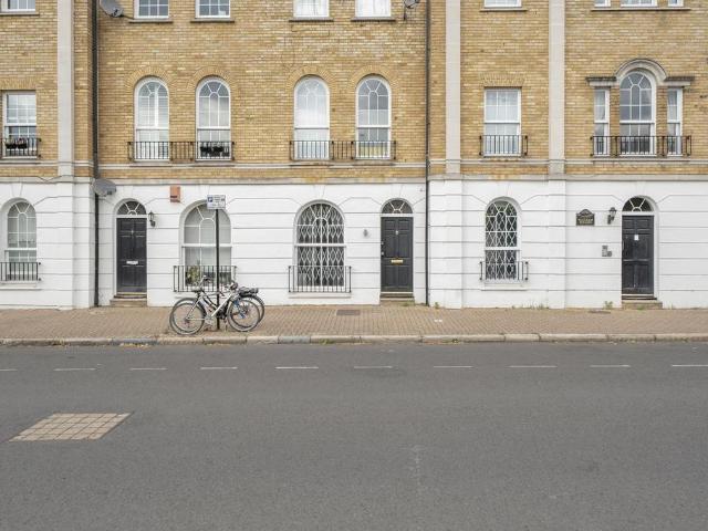 1 bedroom flat for sale