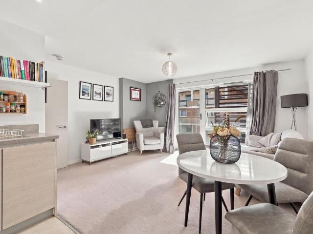 1 bedroom flat for sale