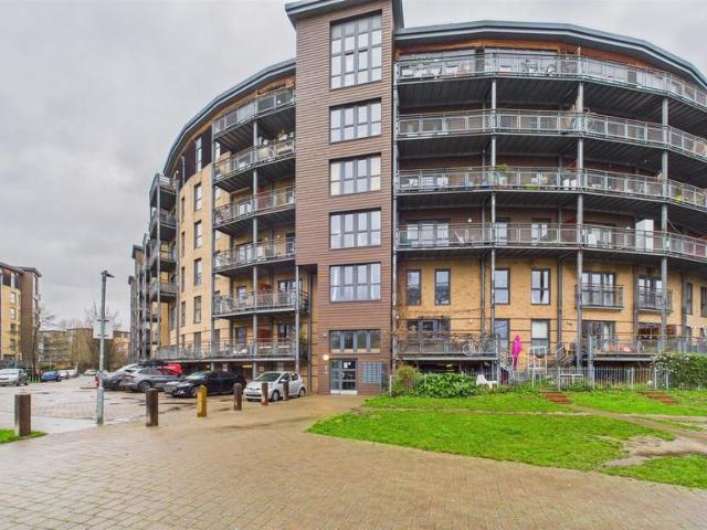 1 bedroom flat for sale