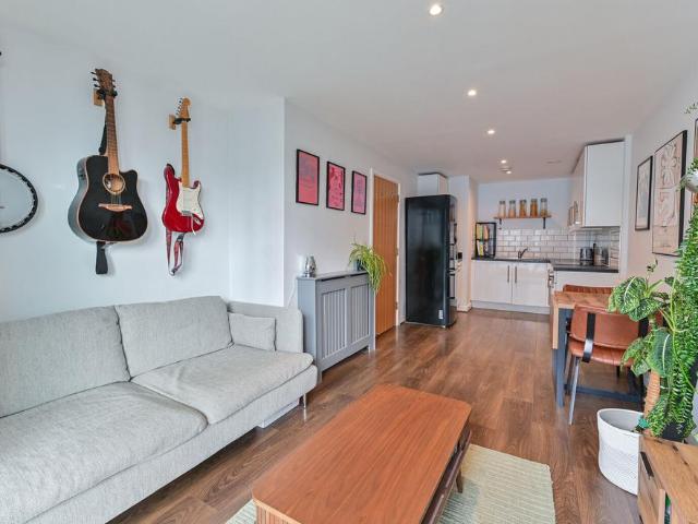 1 bedroom flat for sale