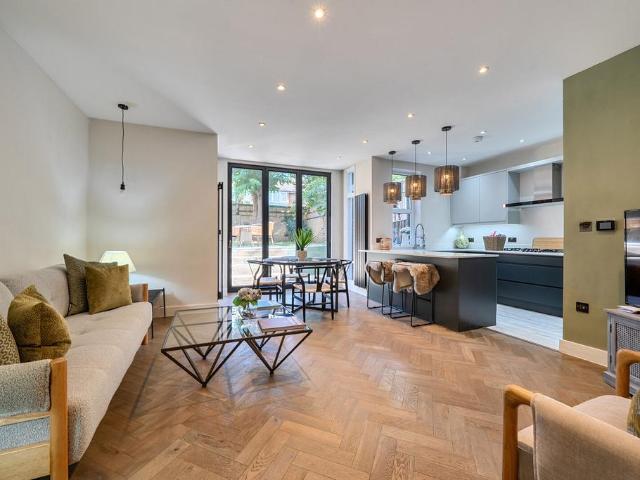 1 bedroom flat for sale