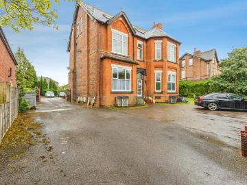 Ashton upon Mersey, M33 - Equipped kitchen