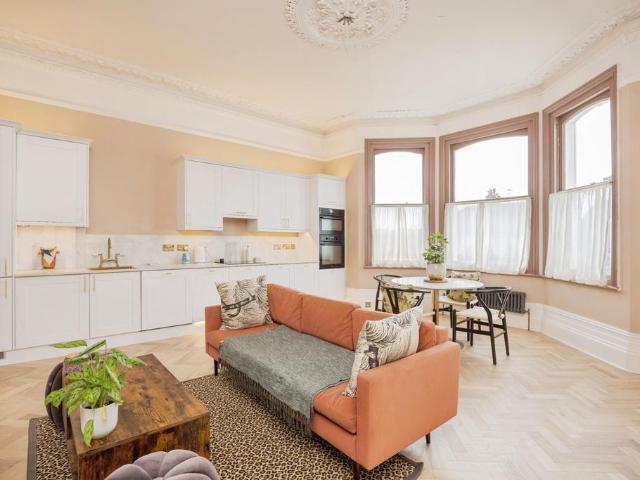 1 bedroom flat for sale