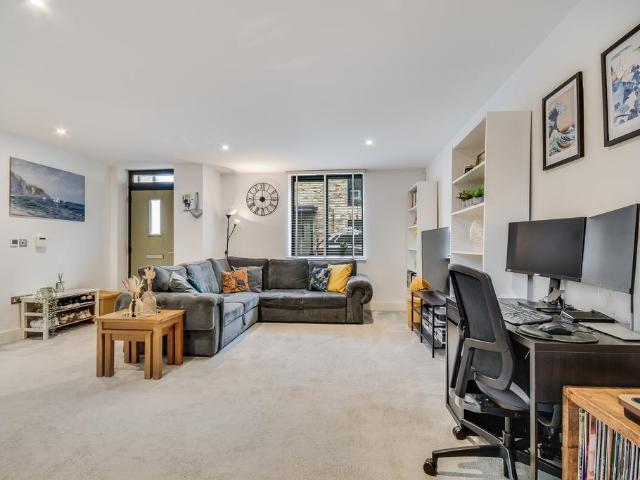 1 bedroom maisonette for sale